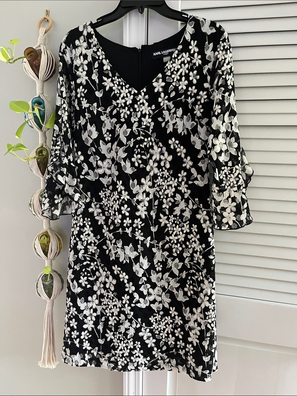 Karl Lagerfeld Black and White Floral V-Neck Shift Dress